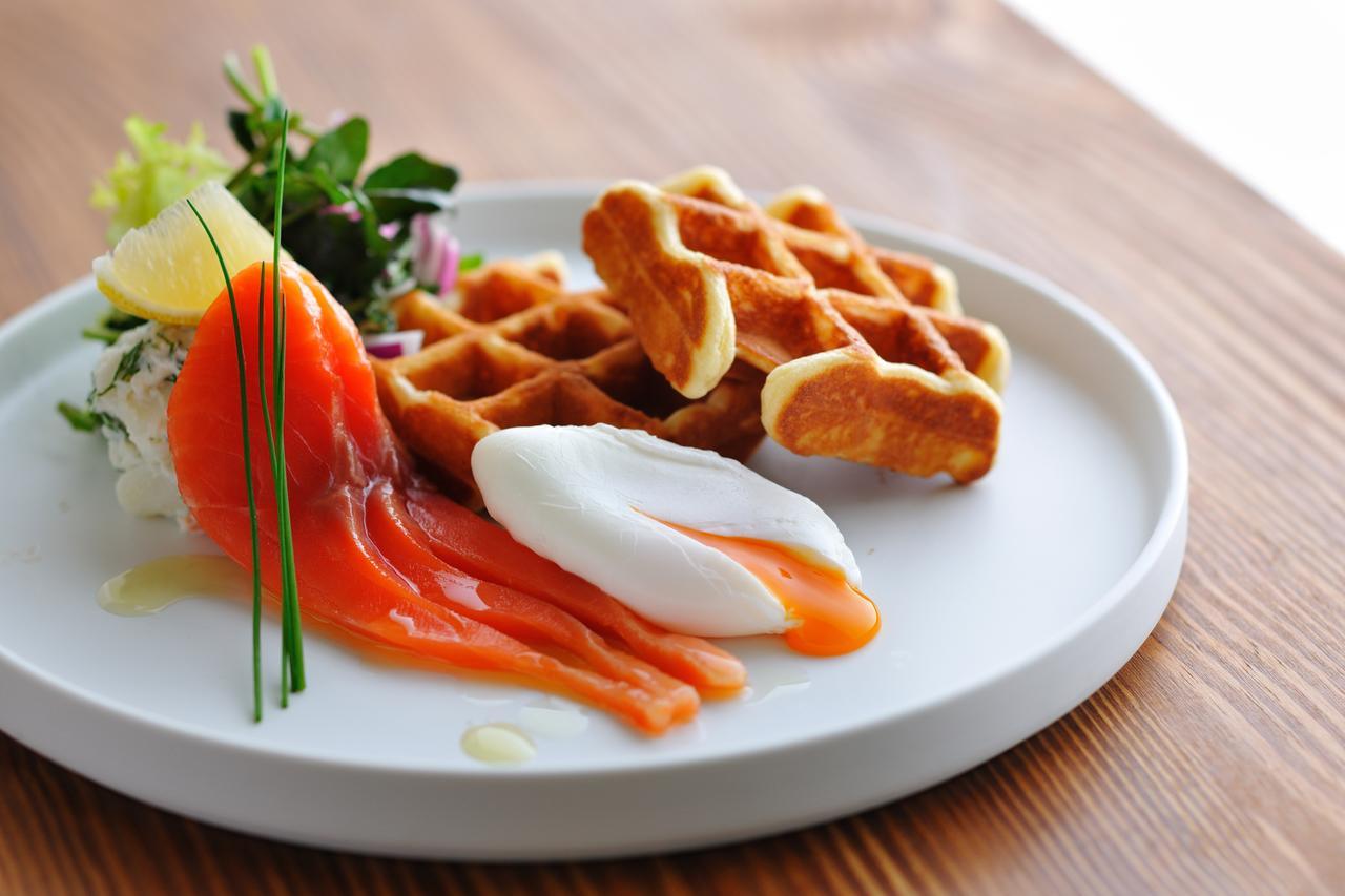 Omo7 Asahikawa By Hoshino Resorts Dış mekan fotoğraf Salmon and potato waffles